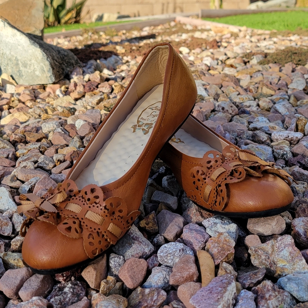 Leather Flats w/ Ribbon